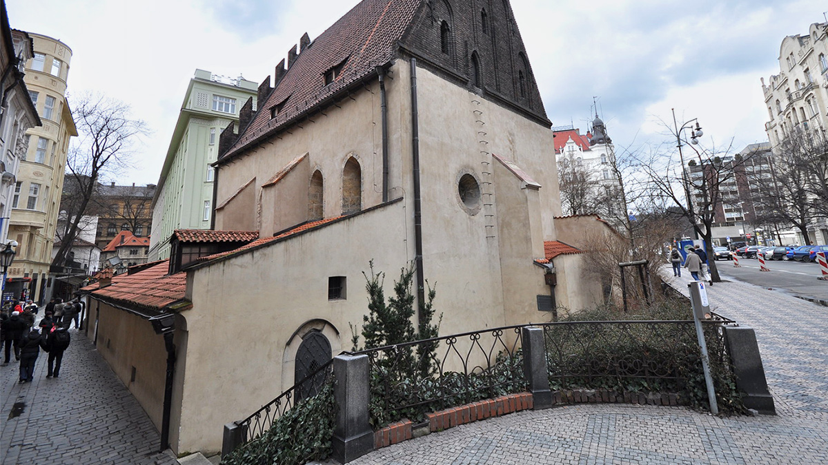 Will increasing antisemitism lead to Jews retreating into defensive enclaves?