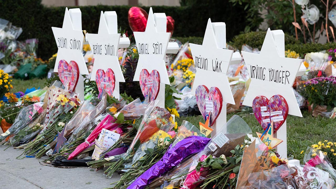Memorial to victims of attack at Tree of Life Synagoge.